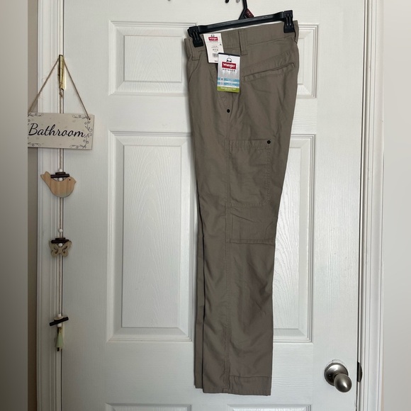 Wrangler Outdoor Men's Tan Utility Pants Straight Fit - Picture 1 of 7
